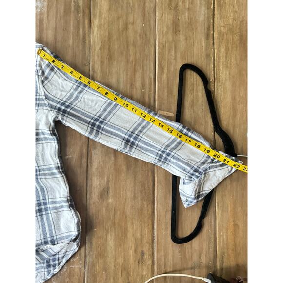 Rails Women’s Plaid Button Down Shirt Size Small Blue White Flannel Rayon - Picture 3 of 7